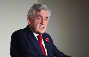 Brown apóia primeiro-ministro, mas diz que crise de liderança é “séria” após disputa com Mandelson Brown apóia primeiro-ministro, mas diz que crise de liderança é “séria” após disputa com Mandelson