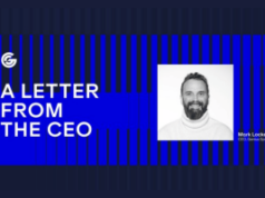 CEO da Genius Sports defende estratégia de aquisição da Legend por US$ 1,2 bilhão em meio a reações adversas O CEO da Genius Sports defende a estratégia de aquisição da Legend por US$ 1,2 bilhão em meio a reações adversas. Gráfico promocional azul que diz “UMA CARTA DO CEO” ao lado de uma foto em preto e branco de Mark Locke, CEO da Genius Sports, em um fundo azul listrado.