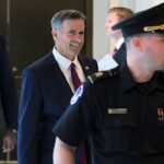 CIA pede aos iranianos que usem telefones descartáveis ​​e Tor entre em contato com os EUA em vídeo em persa