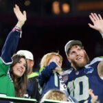 Kenneth Walker III (9) do Seattle Seahawks enfrenta Jaylinn Hawkins (21) do New England Patriots no segundo quarto do Super Bowl 60 no Levi's Stadium em Santa Clara, Califórnia, no domingo, 8 de fevereiro de 2026. (Nhat V. Meyer/Bay Area News Group)