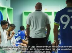 Camarim do Persib esquenta, Bojan Hodak se irrita na frente de Thom Haye e Eliano destacando muitos erros Camarim do Persib esquenta, Bojan Hodak se irrita na frente de Thom Haye e Eliano destacando muitos erros