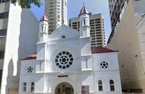 Caminhão bate em sinagoga famosa, polícia acusa homem de crime de ódio: ‘Muito angustiante’ Caminhão bate em sinagoga famosa, polícia acusa homem de crime de ódio: 'Muito angustiante'