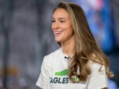 Camisa perfeita para a primavera de Kylie Kelce – Adquira o visual por US $ 30 Camisa jeans