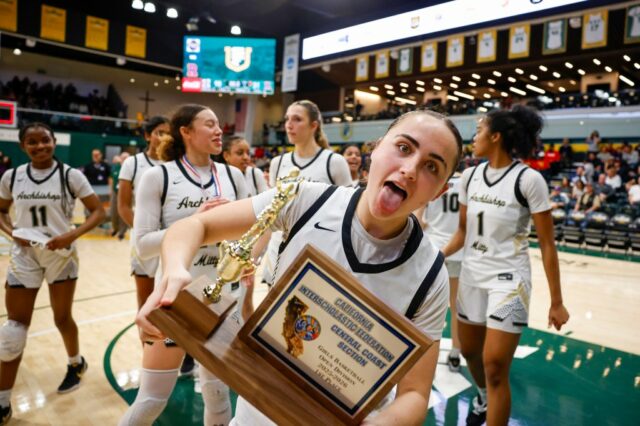 Campeões CCS novamente! Mitty derrota Riordan para conquistar o título da 34ª seção
