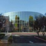 Prédios de escritórios na 550 Meridian Avenue (esquerda) e 570 Meridian Avenue (direita), vistos em novembro de 2024.(Google Maps)