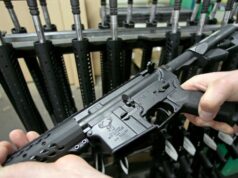 Canadá reforçou as leis de controle de armas antes do tiroteio em massa nas escolas Canadá reforçou as leis de controle de armas antes do tiroteio em massa nas escolas