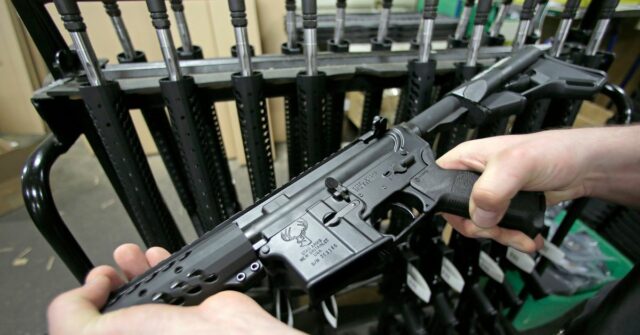 Canadá reforçou as leis de controle de armas antes do tiroteio em massa nas escolas
