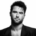 Capa da revista Nineteen92 e fotos da estrela de 'Heated Rivalry' Robbie GK reveladas (EXCLUSIVO)