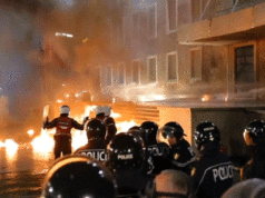 Capital europeia abalada por protestos violentos enquanto investigação governamental sobre corrupção alimenta agitação Capital europeia abalada por protestos violentos enquanto investigação governamental sobre corrupção alimenta agitação