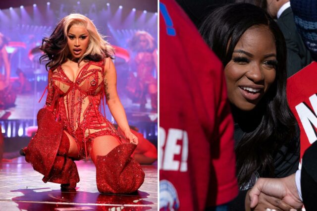 A representante dos EUA, Jasmine Crockett, sorrindo e apertando a mão de um constituinte.