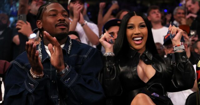 Cardi B sugere sua posição com Stefon Diggs em meio Cardi B se presenteia com um relógio chamativo de 500K em meio a rumores de divisão de Stefon Diggs