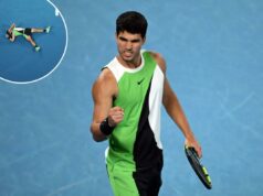 Carlos Alcaraz vence Novak Djokovic e vence o Aberto da Austrália, completando o Grand Slam da carreira Carlos Alcaraz desmaia na quadra após vencer a final masculina do Aberto da Austrália sobre Novak Djokovic em 1º de fevereiro de 2026.
