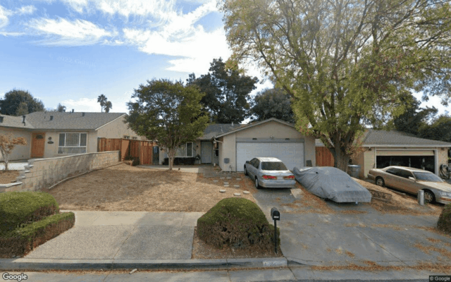 Casa de quatro quartos é vendida por US$ 1,5 milhão Camperdown Wy. 1986 - Google Street View