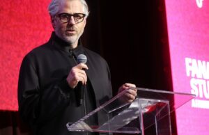 Casey Wasserman venderá seu talento e agência de marketing em meio às consequências dos arquivos de Epstein Casey Wasserman venderá seu talento e agência de marketing em meio às consequências dos arquivos de Epstein