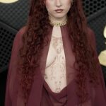 Chappell Roan, 27, cortou relações com sua agência de talentos, Wasserman, depois que os e-mails do fundador Casey Wasserman, 51, para Ghislaine Maxwell foram divulgados