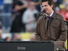 Charlie Puth canta um hino nacional comovente no Super Bowl: assistir Charlie Puth canta um hino nacional comovente no Super Bowl: assistir