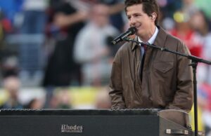 Charlie Puth canta um hino nacional comovente no Super Bowl: assistir Charlie Puth canta um hino nacional comovente no Super Bowl: assistir