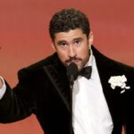 Chefe da NFL diz que Bad Bunny é 'um dos grandes artistas do mundo' após poderoso discurso no Grammy 'ICE Out': 'Ele entendeu a plataforma em que estava'