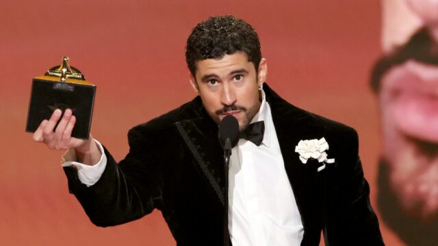 Chefe da NFL diz que Bad Bunny é 'um dos grandes artistas do mundo' após poderoso discurso no Grammy 'ICE Out': 'Ele entendeu a plataforma em que estava'
