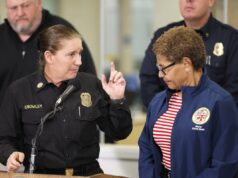 Chefe demitido do LAFD processa a cidade enquanto destruiu Karen Bass por lidar com o incêndio em Palisades Chefe demitido do LAFD processa a cidade enquanto destruiu Karen Bass por lidar com o incêndio em Palisades