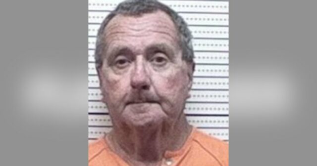 Chefe dos bombeiros da Geórgia perde emprego após prisão por Policiais param carro e salvam jovem desaparecido de criminoso sexual na Flórida