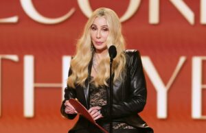 Cher causa confusão no Grammy ao anunciar ‘Luther Vandross’ como vencedor do Kendrick Lamar e do disco do ano da SZA Cher causa confusão no Grammy ao anunciar 'Luther Vandross' como vencedor do Kendrick Lamar e do disco do ano da SZA