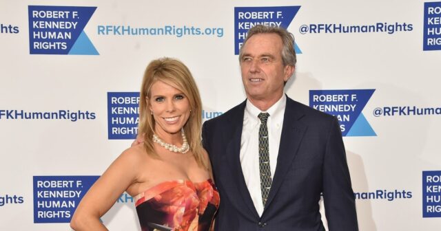 Cronograma de relacionamento de Cheryl Hines e Robert F. Kennedy, Jr.