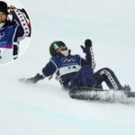 A snowboarder americana Chloe Kim bate durante sua terceira corrida no halfpipe feminino nas Olimpíadas em 12 de fevereiro de 2026.