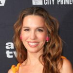 Christy Carlson Romano revela exame positivo de câncer: 'Meu dever de compartilhar'