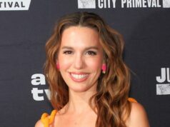 Christy Carlson Romano revela exame positivo de câncer: ‘Meu dever de compartilhar’ Christy Carlson Romano revela exame positivo de câncer: 'Meu dever de compartilhar'