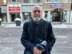 Cientista que usa cães em estudo controverso explica pela primeira vez o que estava acontecendo Ícone de conversão de texto em fala