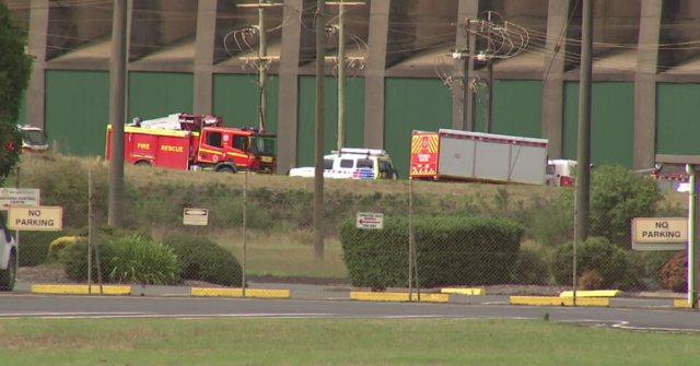 Cinco horas gastas lutando contra um grande incêndio dentro da Vista geral da Central Elétrica de Yallourn (Luis Enrique Ascui/Australian Financial Review)