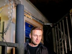 Cinco nações europeias acusam o Kremlin de envenenar o líder da oposição Navalny com toxina de sapo Cinco nações europeias acusam o Kremlin de envenenar o líder da oposição Navalny com toxina de sapo