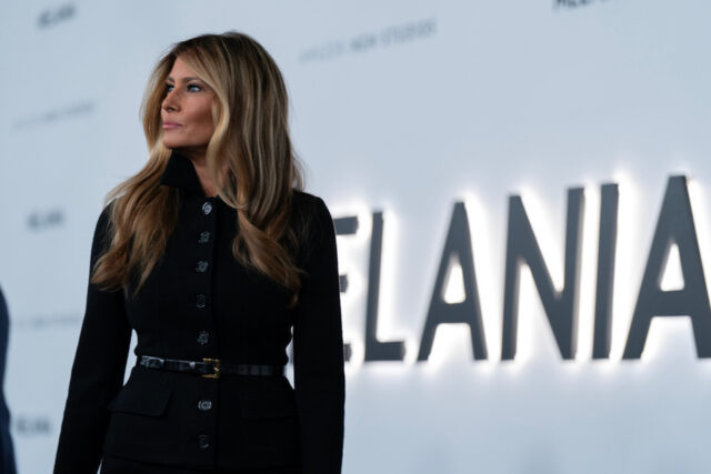 Claro, alguns reféns estão livres. Mas você já viu o novo filme de Melania?
