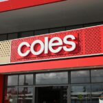 A Coles foi acusada de aumentar artificialmente os preços antes de reduzi-los e reivindicar isso como um desconto.