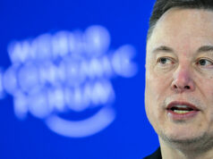 Com a saída dos cofundadores e um IPO se aproximando, Elon Musk vira conversa para a lua Com a saída dos cofundadores e um IPO se aproximando, Elon Musk vira conversa para a lua