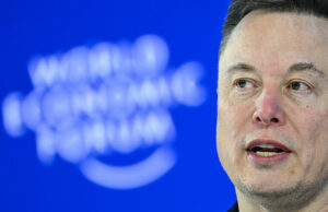 Com a saída dos cofundadores e um IPO se aproximando, Elon Musk vira conversa para a lua Com a saída dos cofundadores e um IPO se aproximando, Elon Musk vira conversa para a lua