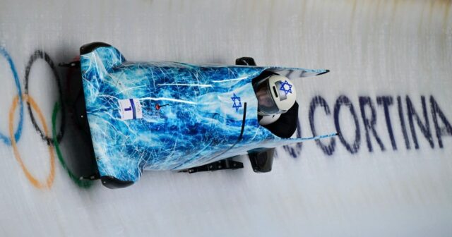 Comentarista suíço critica equipe israelense de bobsleigh 'sionista' nos Jogos Comentarista suíço critica equipe israelense de bobsleigh 'sionista' nos Jogos Olímpicos de Inverno