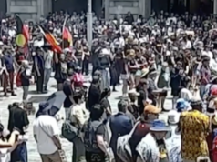 Comissário de Polícia de WA questionado sobre resposta ao suposto atentado terrorista em comício O Comissário de Polícia de WA, Col Blanch, defendeu sua resposta ao suposto ataque terrorista direcionado aos indígenas australianos, mas admitiu que poderia ter sido mais claro com o público.