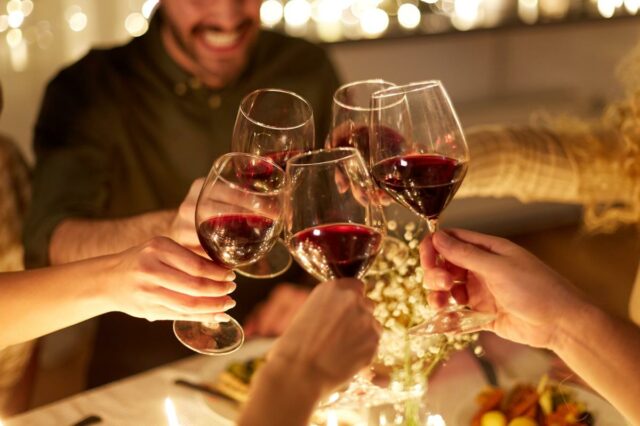 Como a geração Y e a geração Z estão mudando seus hábitos de beber nas saídas noturnas
