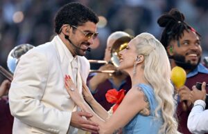 Como assistir ao desempenho do intervalo do Super Bowl de Bad Bunny se você perdeu sabrina-carpenter-super-bowl-pringles-comerciais
