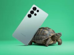 Como consertei meu telefone Samsung lento com uma configuração simples Um smartphone Samsung mostrando o texto ‘One UI’ junto com os ícones Good Lock, Gaming Hub, Samsung Studio e Samsung Members.