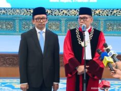 Como juiz do Tribunal Constitucional, Adies Kadir prometeu não tratar do caso Golkar Como juiz do Tribunal Constitucional, Adies Kadir prometeu não tratar do caso Golkar