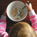 Como lidar com uma criança exigente na alimentação?