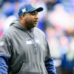 O técnico da linha defensiva dos Seahawks, Justin Hinds.