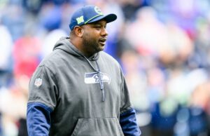 Como o assistente dos Seahawks, Justin Hinds, foi moldado pelas raízes de NJ – e conquistou o respeito dos jogadores O técnico da linha defensiva dos Seahawks, Justin Hinds.