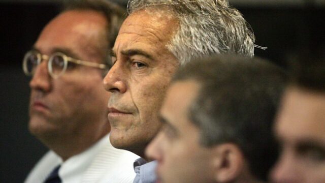 Como os arquivos de Epstein expuseram os ricos, a realeza David Crowe