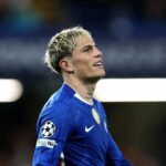 Como os minutos por jogo de Alejandro Garnacho pelo Man Utd em 2024/25 se comparam ao seu uso atual pelo Chelsea em 2025/26