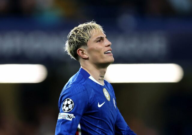 Como os minutos por jogo de Alejandro Garnacho pelo Man Utd em 2024/25 se comparam ao seu uso atual pelo Chelsea em 2025/26
