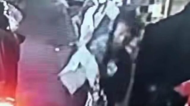 Comoção de homem suspeito de estar no ombro de um cadáver caminhando entre moradores de Tambora, foi o que disse a polícia
